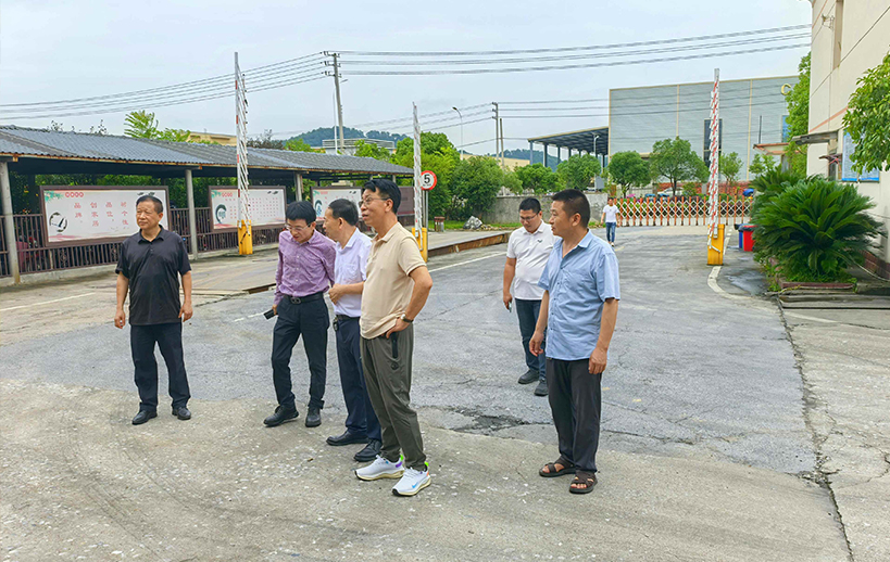 【綠色領(lǐng)航·智慧交融】華洲木業(yè)董事長率團(tuán)深訪鐘氏木業(yè)，共譜江西綠色發(fā)展新篇章(圖2)